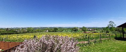 Vue centrale sur les vallées et rivières du massif central au printemps, Gîte Sous les deux arbres