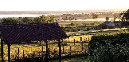 Lever de soleil sur mer de nuage dans les vallées..., Gîte Sous les deux arbres
