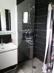 Salle d'eau avec douche à l'italienne , 