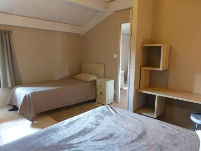 Hameau de Bouyssi : Maison l'Oustal, OFFICE DE TOURISME DU PAYS DE ROQUEFORT ET DU ST-AFFRICAIN