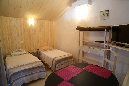 Hameau de Bouyssi : Studio véranda, OFFICE DE TOURISME DU PAYS DE ROQUEFORT ET DU ST-AFFRICAIN