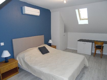 Chambre avec lit en 160 et possibilité lit supplémentaire en 90, 