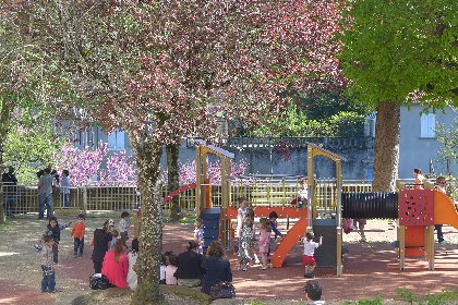 Jeux dans les jardins de l'Hôtel de ville, Ville de Villefranche de Rouergue