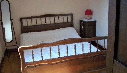 une chambre de la maison Carrière Mérican Pont de Salars, Mme Carrière