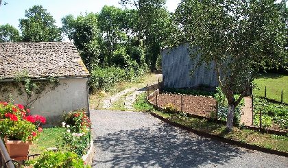 Vue devant de la maison Carrière à Mérican Pont de Salars, Mme Carrière