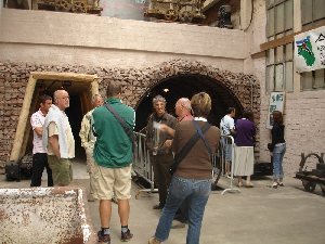 Explications devant galeries de mines, 