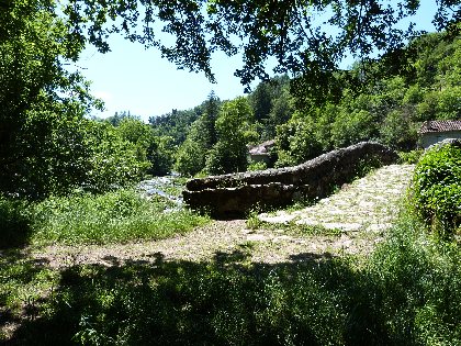 Le pont du Cayla à La Bastide l'Evêque, OFFICE DE TOURISME AVEYRON SEGALA