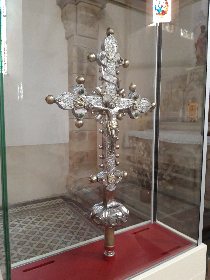 Eglise de Saint-Salvadou et sa croix processionnelle, OFFICE DE TOURISME AVEYRON SEGALA