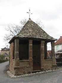 Oratoire de Ceignac, Mairie de Calmont