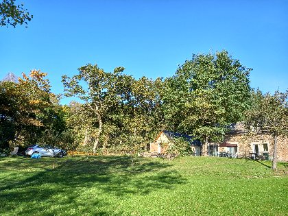 Gite vu du fond du terrain, OFFICE DE TOURISME DE PARELOUP LEVEZOU