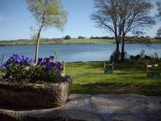 Autre vue sur le lac au printemps, OFFICE DE TOURISME DE PARELOUP LEVEZOU