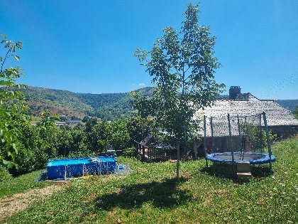 Gîte Lagarrigue, terrain avec tranpoline et piscine., Gîte Lagarrigue