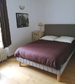 Gîte Lagarrique - Chambre 1, lit de qualié 140 jouxtant la douche italienne et lavabo., Gîte Lagarrique