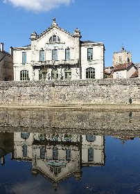 La façade du théâtre, protégée au titre des Monuments Historiques, Ville de Villefranche de Rouergue