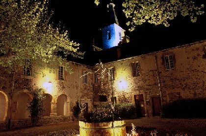 Le cloître des Augustins, de nuit, à St Geniez d'Olt, OFFICE DE TOURISME INTERCANTONAL SAINT GENIEZ  / CAMPAGNAC