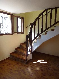 Escalier qui dessert les pièces du logement, Maille Thierry et Nelly