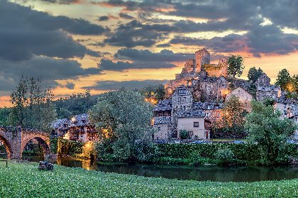 Belcastel - Circuit des 10 Plus Beaux Villages de France, © F. Calas / jourdenuit.fr