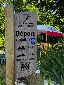 Au départ du parcours de Trail de Grand-Vabre qui traverse les départements du Cantal et de l'Aveyron, F. Lemaitre - OTCM