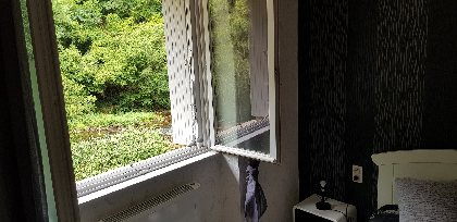 Vue depuis la chambre sur la rivière, Le moulin du Bousquet