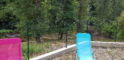 Vue rivière depuis la terrasse extérieure, Le moulin du Bousquet