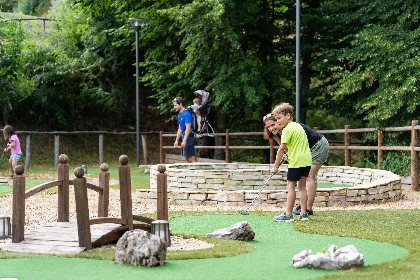 Mini-golf - AIROTEL Camping La Source, Office de Tourisme en Aubrac