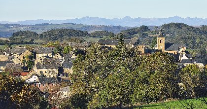 Village de Lunel en Aveyron, point de départ d'une randonnée pédestre, OTCM - G. Tordjeman
