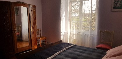 Gîte de la Pierre Plantée - chambre parentale 2 au 1er étage, OT Pays Ségali ISSALIS Edith