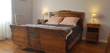 Gîte de la Pierre Plantée - chambre parentale 2 au 1er étage, OT Pays Ségali ISSALIS Edith