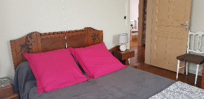 Gîte de la Pierre Plantée - chambre parentale 1 au 1er étage, OT Pays Ségali ISSALIS Edith