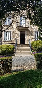 Gîte de la Pierre Plantée - entrée, OT Pays Ségali ISSALIS Edith