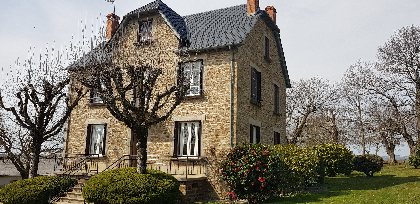 Gîte de la Pierre Plantée - extérieurs, OT Pays Ségali ISSALIS Edith