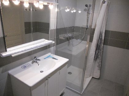 Gîte de la Pierre Plantée - salle de douche RdC, Gîte de la Pierre plantée