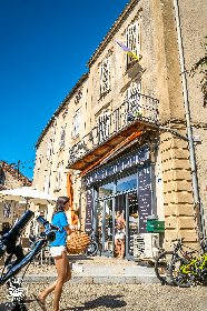 Boutique et bistrot paysan, ©Virginie Govignon - OFFICE DE TOURISME LARZAC VALLEES