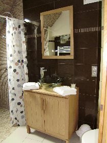 Gîte Eleonore d'Aragon Najac SDB2, Gîte Menard n°2