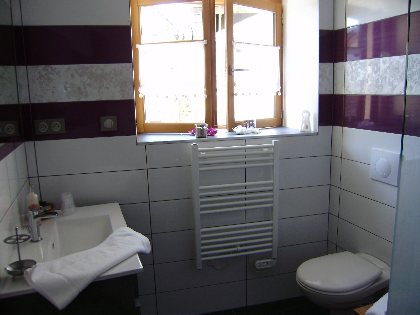 Gîte Eleonore d'Aragon Najac SDB1, Gîte Menard n°2