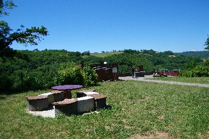Aire de pique-nique du Belvédère de Sarrans, Office de tourisme Argences en Aubrac