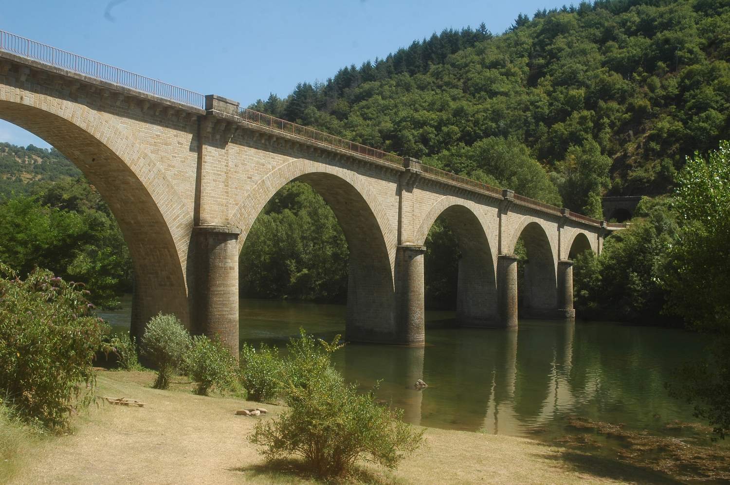 Aire de pique-nique du Pont de Girbe, OFFICE DE TOURISME DU REQUISTANAIS