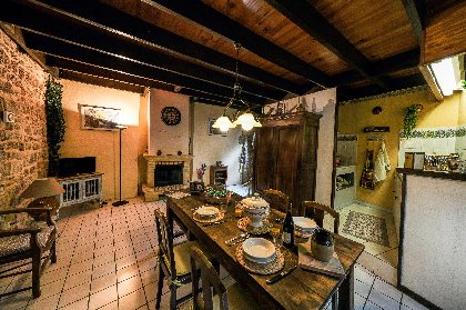 Pièce à vivre avec kitchenette, Meublé Vanessa André