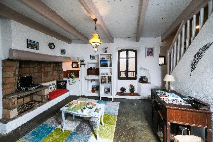 Vue du petit salon depuis le canapé, Meublé Vanessa André