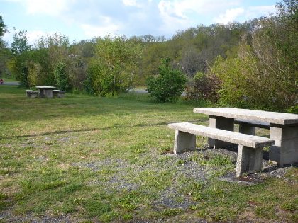Aire de pique-nique, OFFICE DE TOURISME DE PARELOUP LEVEZOU