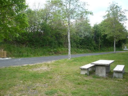 Aire de pique-nique, OFFICE DE TOURISME DE PARELOUP LEVEZOU