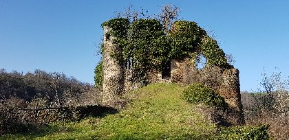 Castelmary - vestiges du château, OT Pays Ségali Issalis Edith