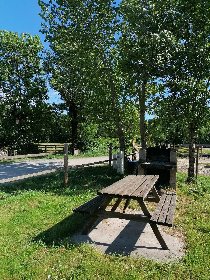 Aire de pique-nique à Cruéjouls, Office de Tourisme des Causses à l'Aubrac