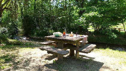 Aire de pique-nique de l'espace Ladoux, OFFICE DE TOURISME LARZAC VALLEES