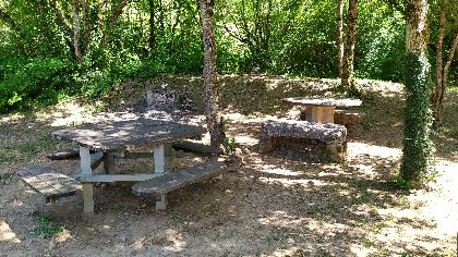 Aire de pique-nique de l'espace Ladoux, OFFICE DE TOURISME LARZAC VALLEES
