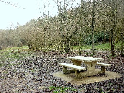 Aire de pique-nique aux Sources de l'Aveyron , Office de Tourisme des Causses à l'Aubrac