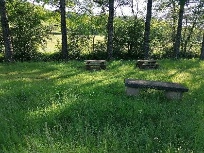 Aire de pique-nique de la fontaine d'Esparces à  Vimenet , Office de Tourisme des Causses à l'Aubrac