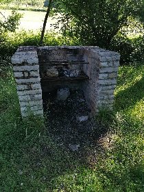 Aire de pique-nique de la fontaine d'Esparces à  Vimenet , Office de Tourisme des Causses à l'Aubrac