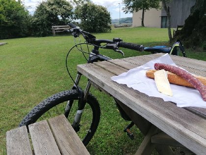 Aire de Pique-nique - Maison des Dolmens à Buzeins , Office de Tourisme des Causses à l'Aubrac