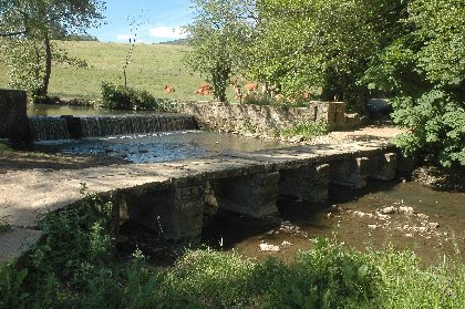 Aire de Pique-nique - Les Passes à Recoules-Prévinquières, Office de Tourisme des Causses à l'Aubrac